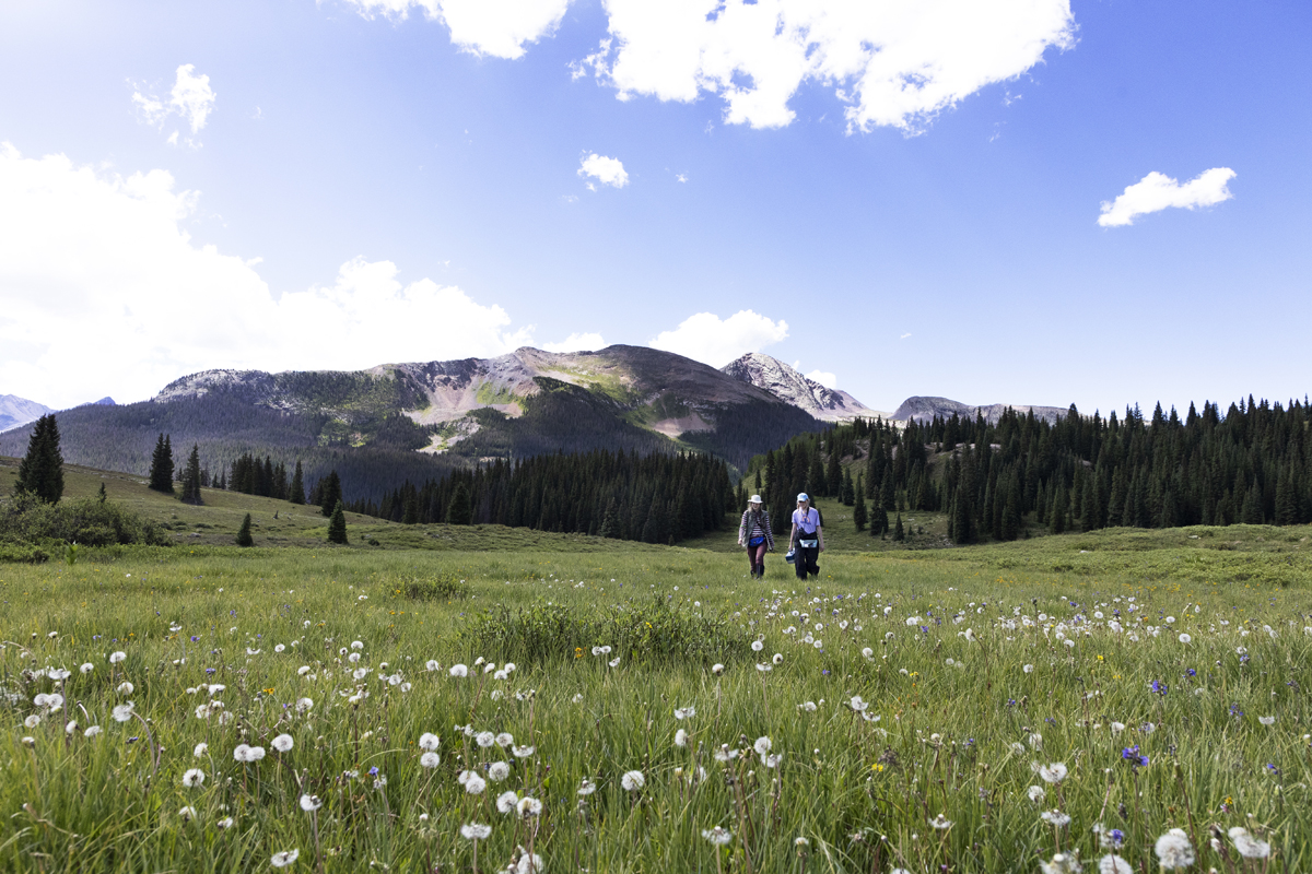 Emma Reinhardt and Torin O'Brien at the field site