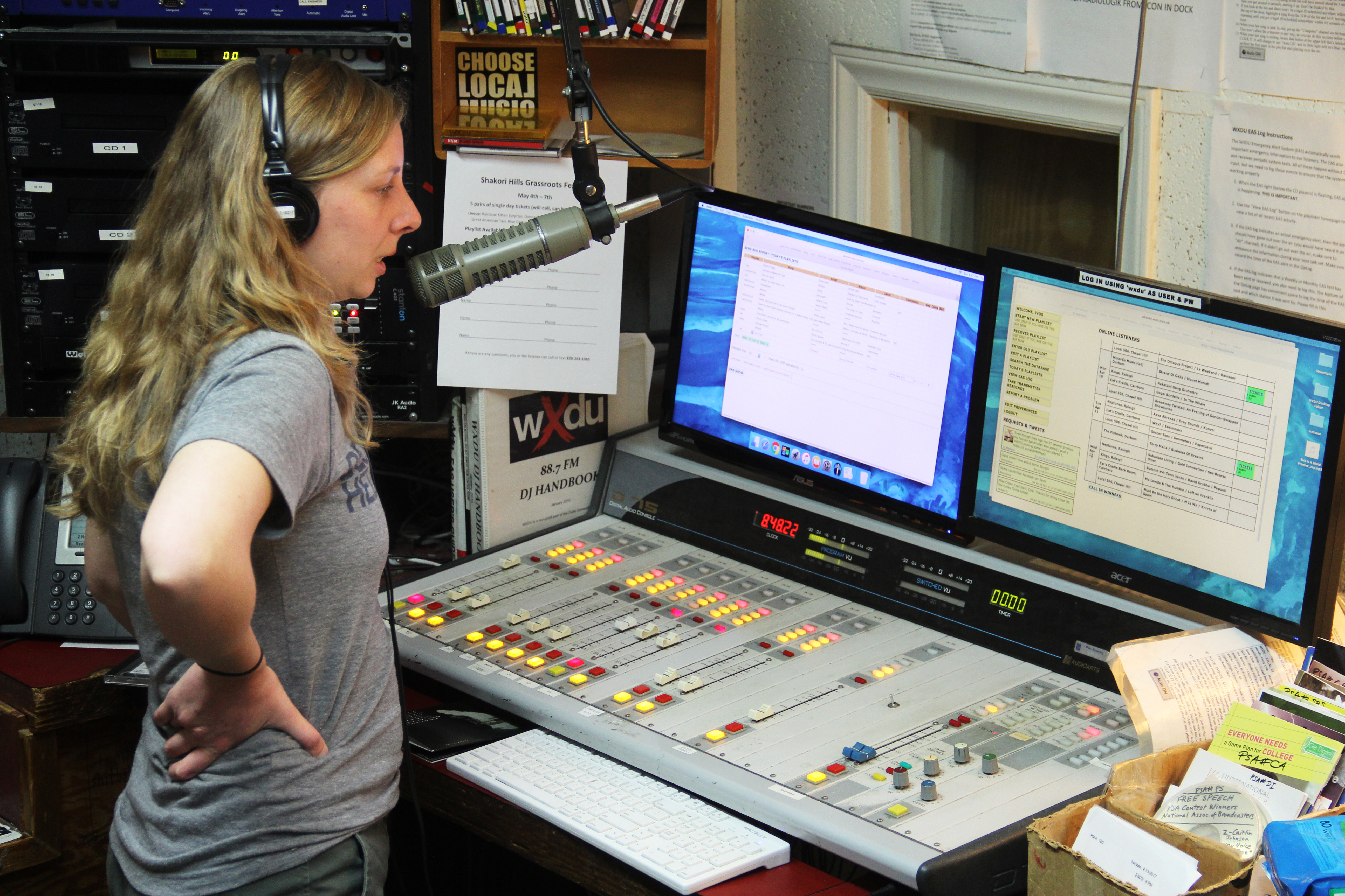 Jaycie Vos talks into a microphone at a radio station.