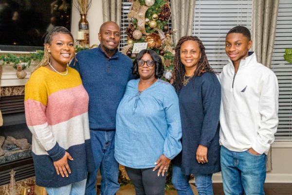 De"ivyion Drew with her family in front of a Christmas tree