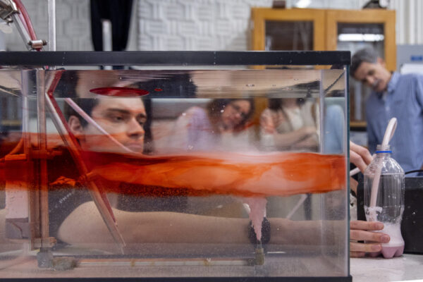 red particles settle in a water tank