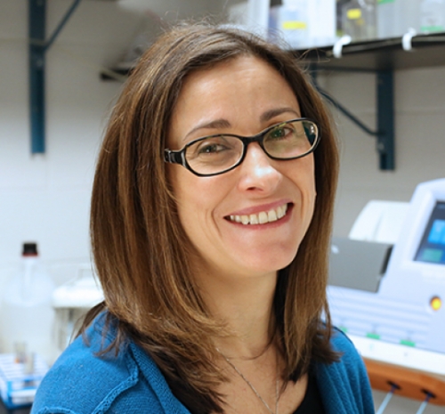 Portrait of Andrea Azcarate-Peril in the lab.