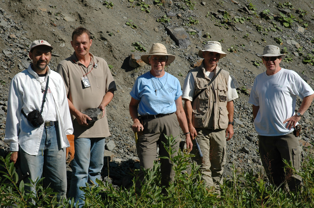 Patricia Gensel (center) and a group of researchers at a rock outcrop